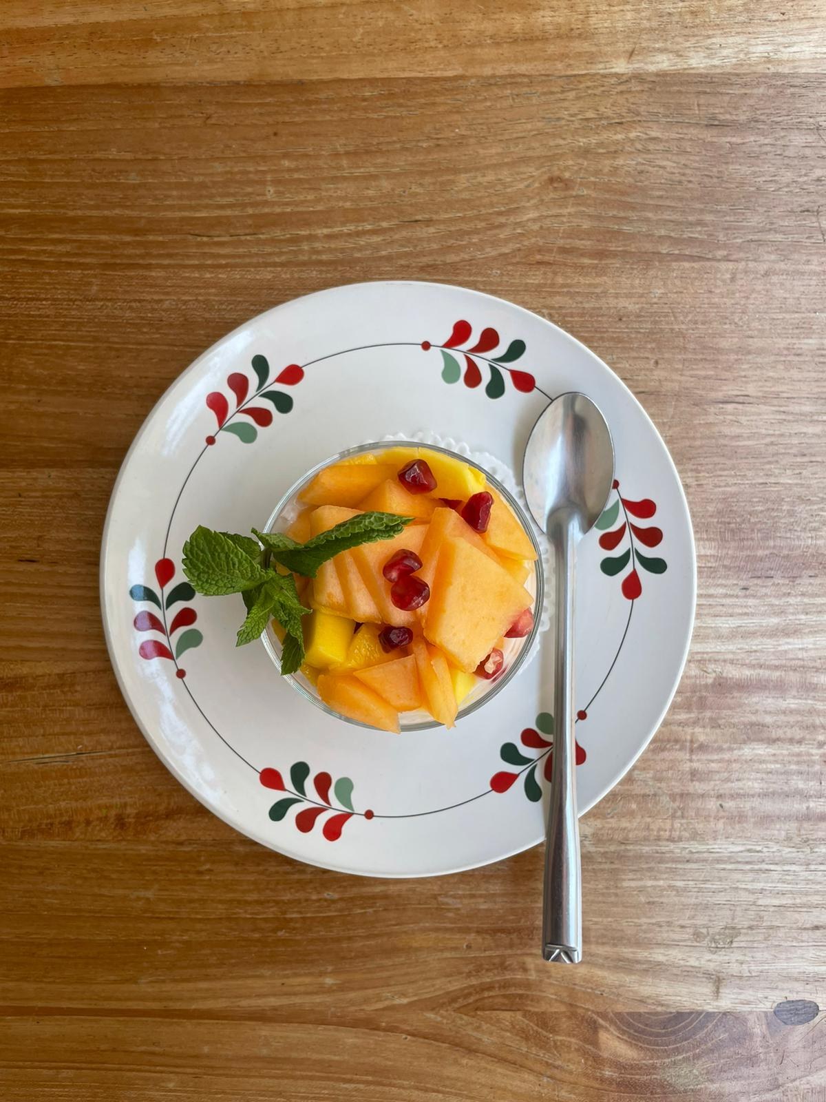 Dessert frais aux fruits, mangue, melon et grenade chez Tuk Tuk